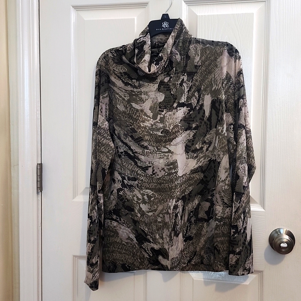 White House Black Market women's long sleeve top